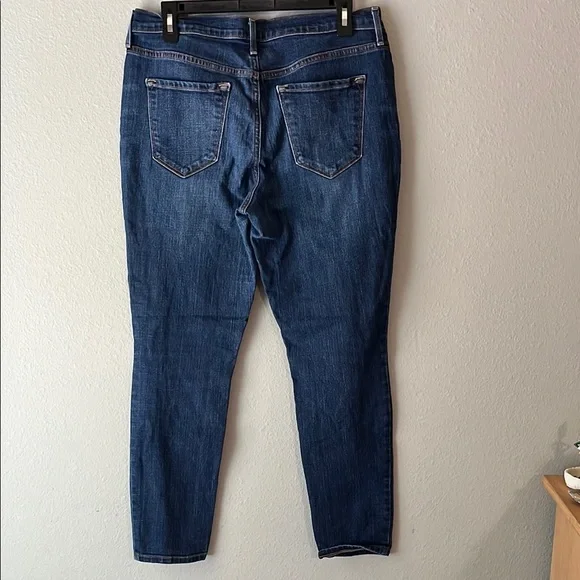 Old Navy Mid-Rise Blue Skinny Jeans with Medium Wash size 8 Short - Picture 3 of 4